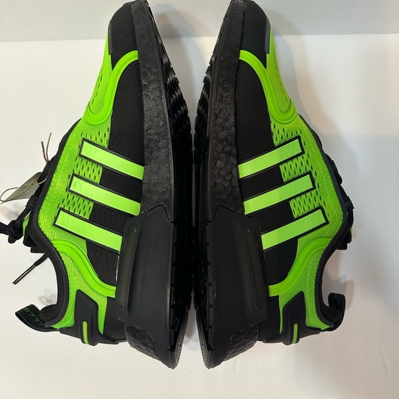 NIB Adidas Mens Green and Black Sneakers size 8.5 Women’s 10 NMD_V3 - Picture 3 of 10